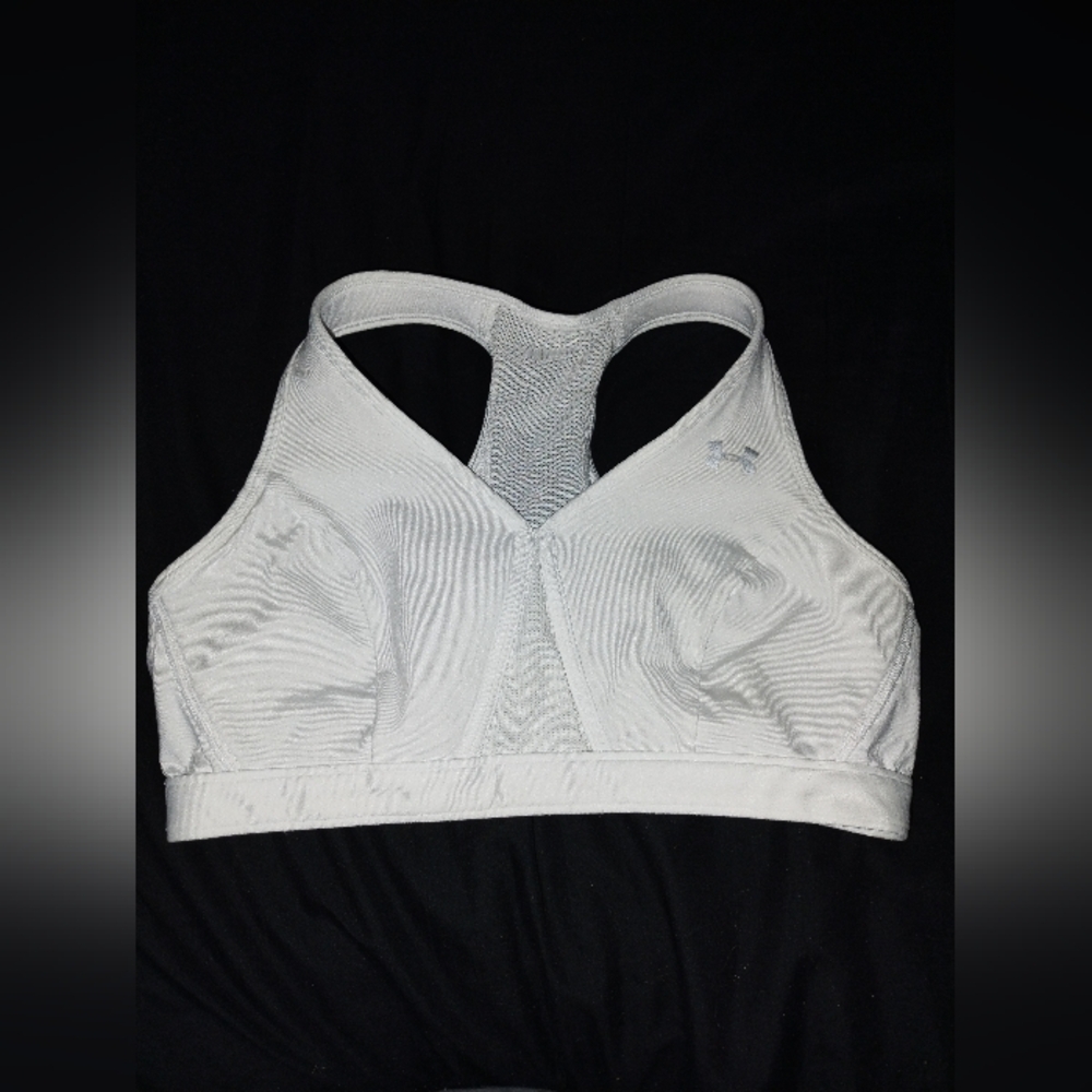 Under Armour Sports Bra Racerback with Breathable Mesh Accents Size Small